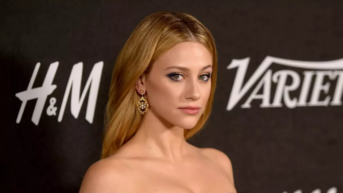 "Riverdale"-Star Lili Reinhart will ihren Fans in der Pandemie Mut machen: "Stell dich deinem Scheiß!"