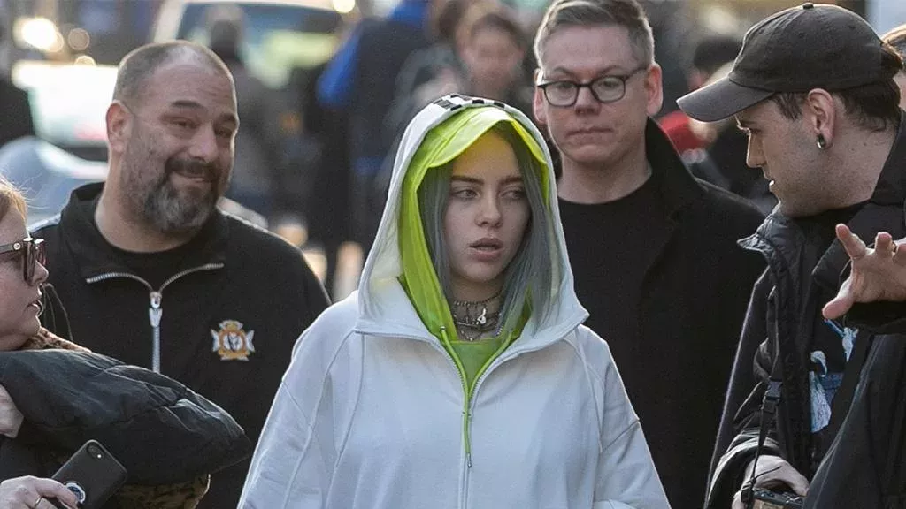 Umringt von Paparazzi: Billie Eilish