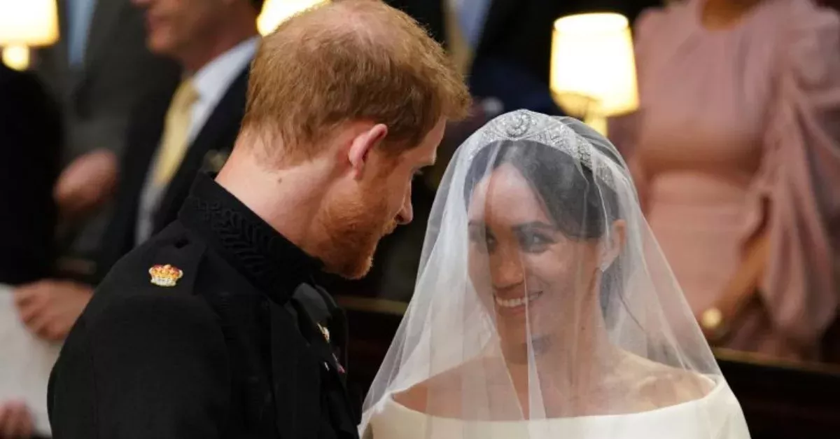 Lippenleser verraten, was Harry zu Meghan am Traualter gesagt hat