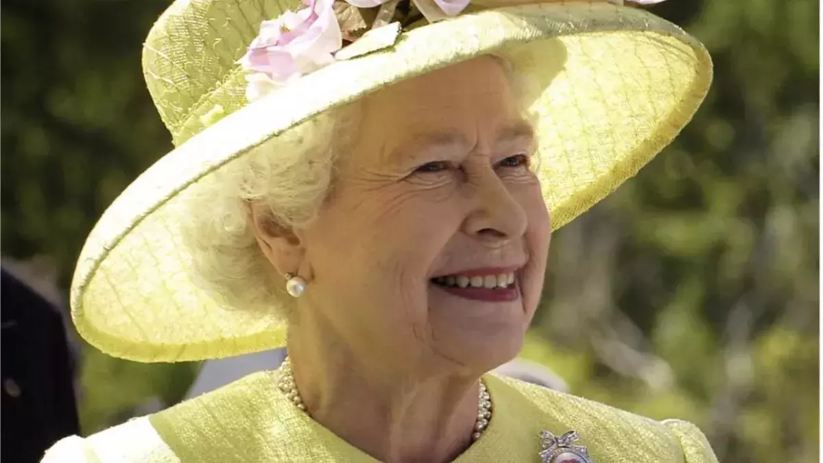 „Sie war immer da gewesen und plötzlich nicht mehr“ – Die Queen ganz nah zum 100. Geburtstag