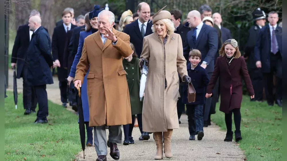 Royal Family zeigt sich gut gelaunt beim Weihnachtsspaziergang