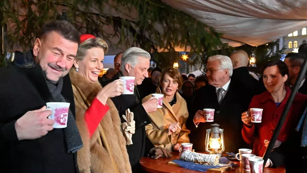 Belgisches Königspaar genießt Glühwein in Dresden