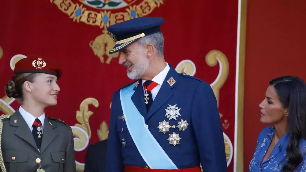 Spanischer Nationalfeiertag: Prinzessin Leonor trägt voller Stolz ihre Uniform