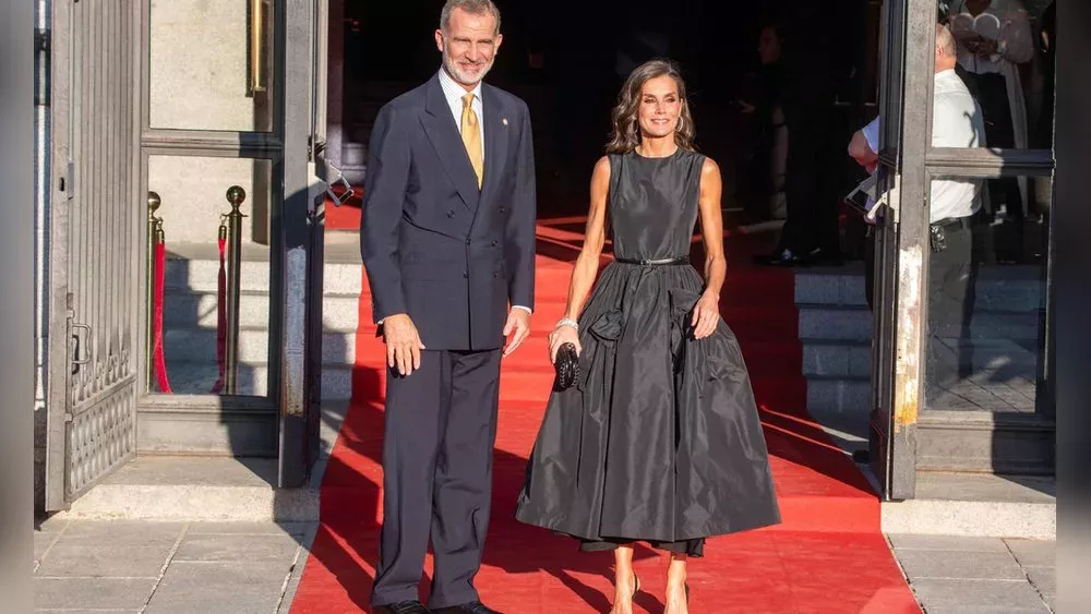 Königin Letizia begeistert im Audrey-Hepburn-Look