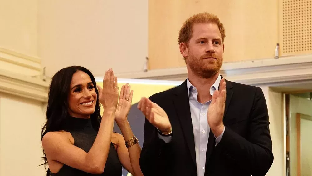 Düsseldorf: Meghan und Harry verabschieden sich mit Glamour-Auftritt