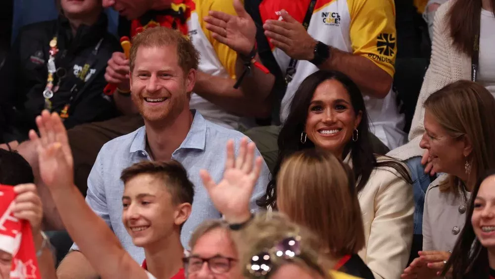 Schweigen der Royals: Warum gratulieren sie Harry nicht öffentlich?