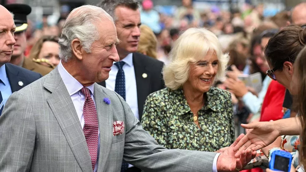 Erstmals als Königspaar: Charles und Camilla besuchen Cornwall