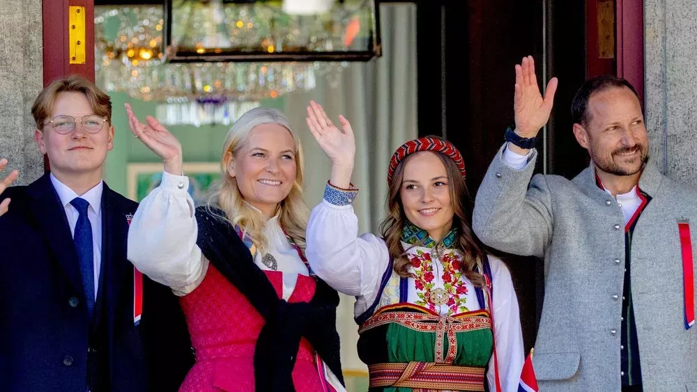 Sommerliche Grüße von der norwegischen Kronprinzenfamilie