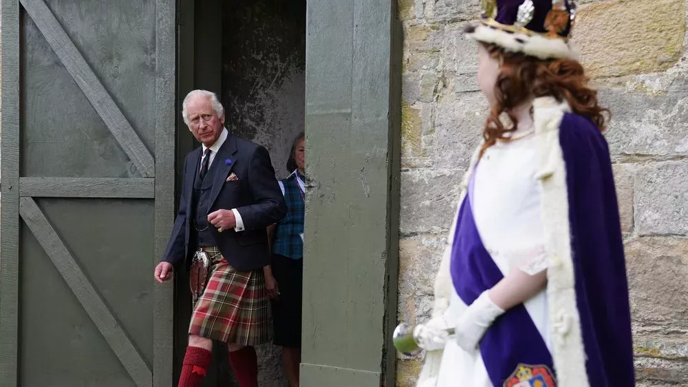 König Charles III. in Schottland: Erster Holyrood-Termin im Kilt