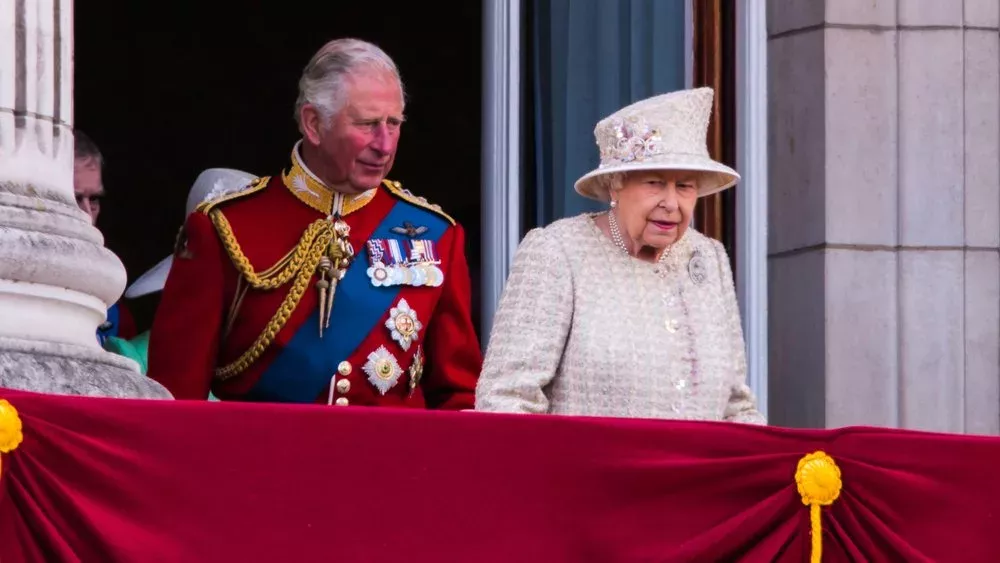 König Charles III. lagert Pferde-Deko der Queen ein