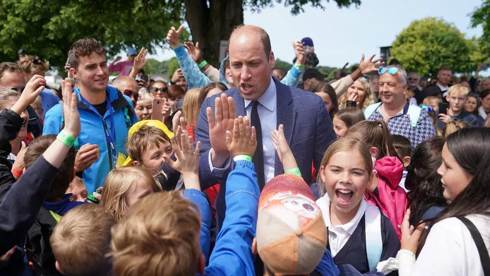 Prinz William sorgt unter Schülern in Norfolk für Begeisterung