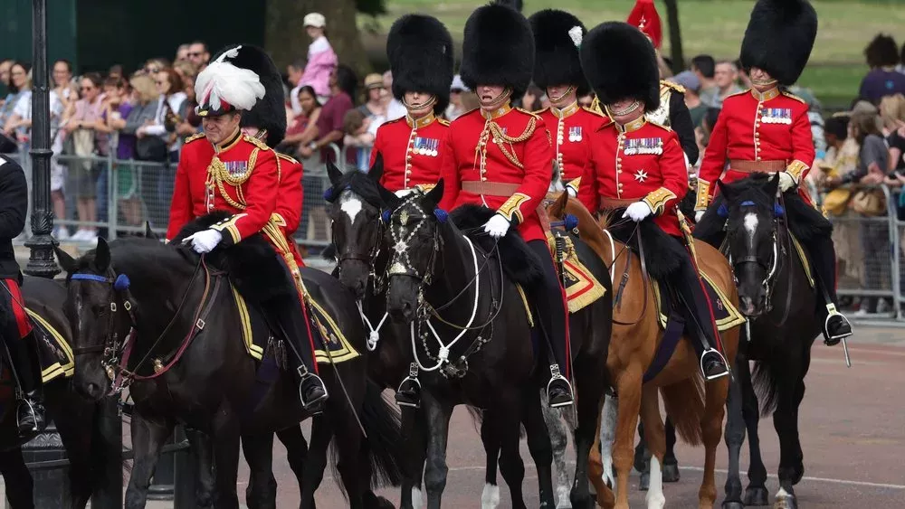 König Charles: Er nimmt auf dem Pferd an "Trooping the Colour" teil