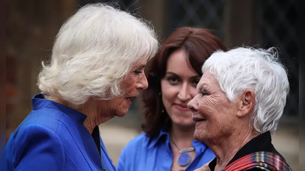 Literaturfestival: Königin Camilla begrüßt Judi Dench