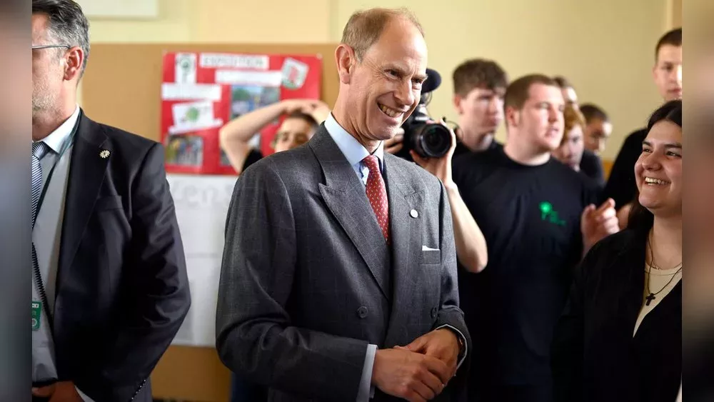 Prinz Edward mit guter Laune und motivierenden Worten in Berlin