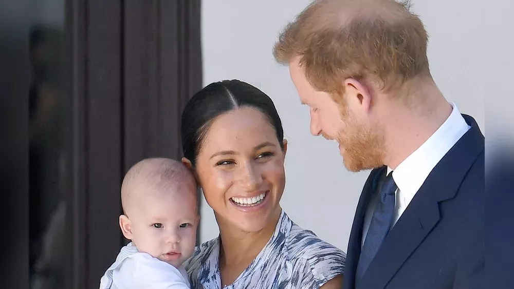 Schafft es Prinz Harry trotz Krönung zum Geburtstag von Archie?