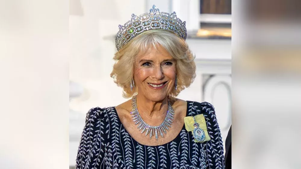 Königin Camilla: Ihr Ehrenpage hat sich den Arm gebrochen