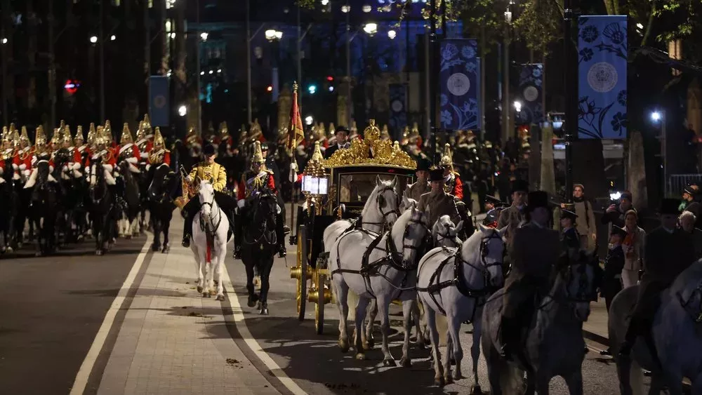 Mitten in der Nacht: Militär probt in London für die Krönung