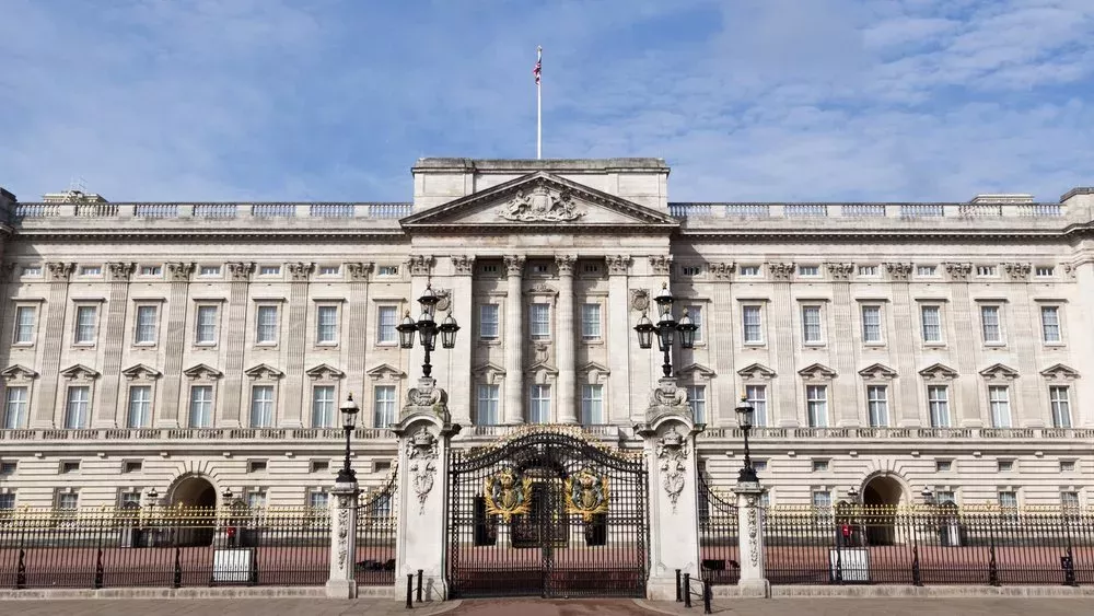Kurz vor der Krönung: Kontrollierte Sprengung am Buckingham-Palast