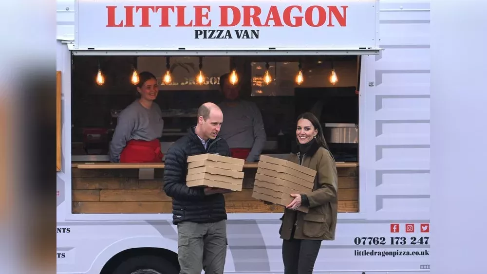 Lässiger Auftritt in Wales: William und Kate verteilen Pizza