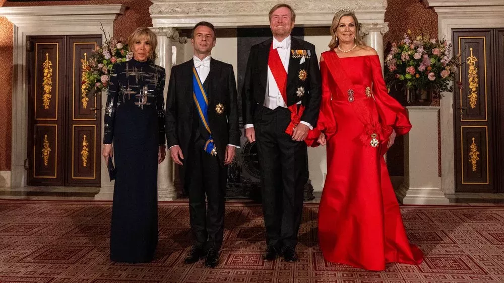 Königin Máxima bezaubert in roter Wow-Robe