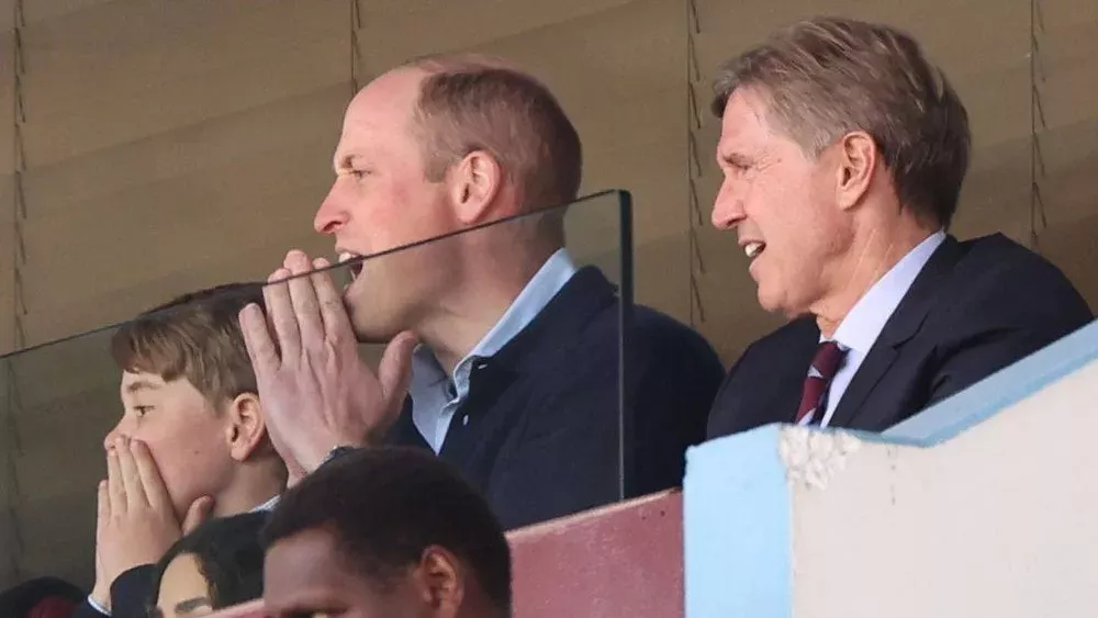 Prinz William feuert mit Prinz George sein Lieblingsfußballteam an