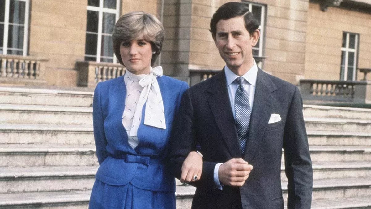 Diana (mit ihrem Verlobungsring) und Charles