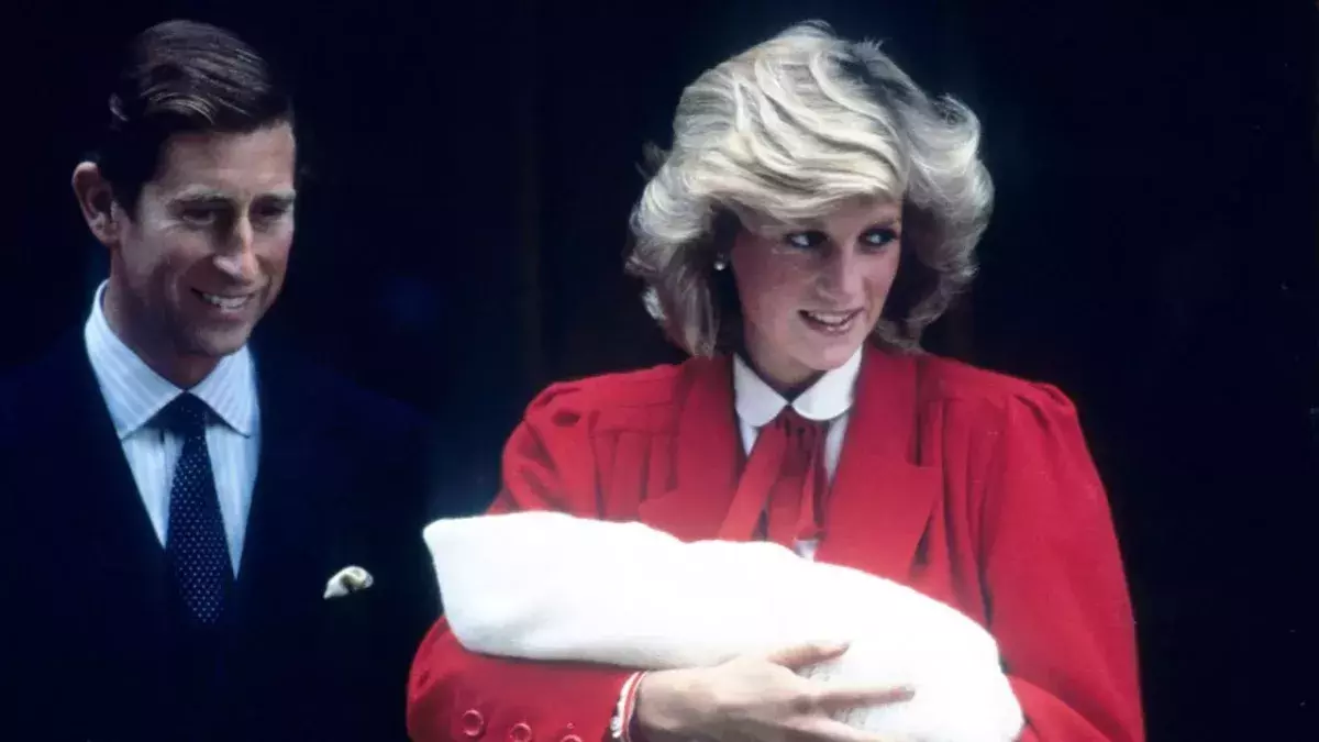 Diana, Prinzessin von Wales und Prinz Charles, Prinz von Wales verlassen den Lindo Wing des St. Mary's Hospitals nach der Geburt von Prinz Harry