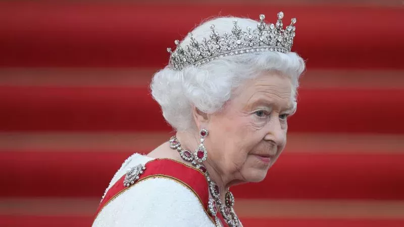 Die Queen dankt ab - stimmt es oder nicht? 