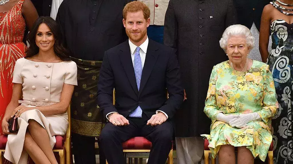 Die Queen mit Enkel Harry und Meghan 