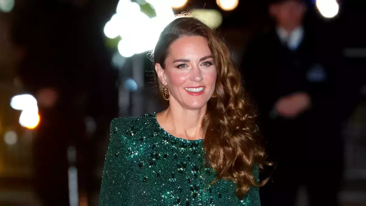 Herzogin Kate begeistert im grünen Pailletten-Kleid