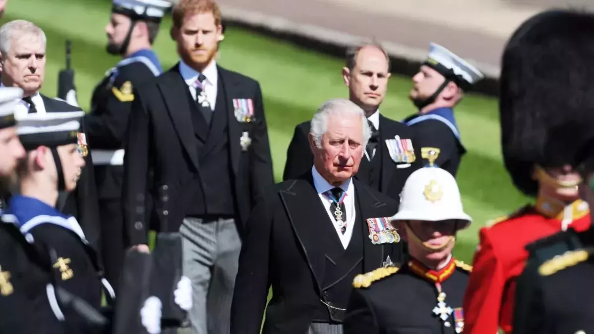 Insider verrät: Prinz Harry hat sich heimlich mit seinem Vater getroffen