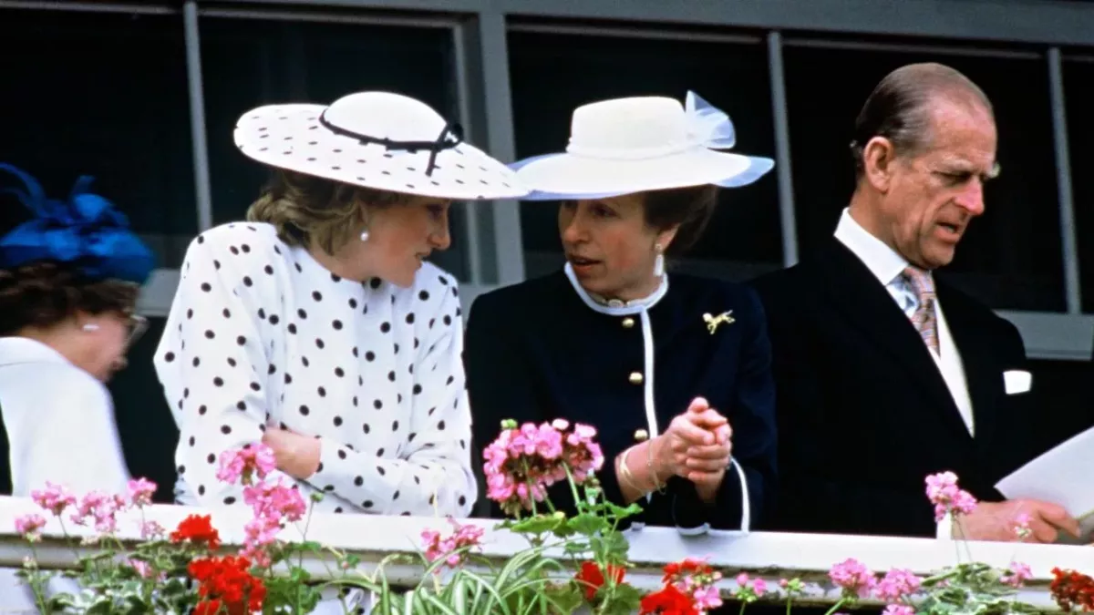 Lady Diana lag mit ihrem Geschenk an Prinzessin Anne daneben