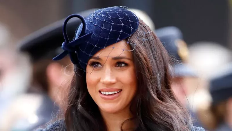 Meghan Markle: diese Doppelgängerin sieht ihr zum Verwechseln ähnlich (Video)