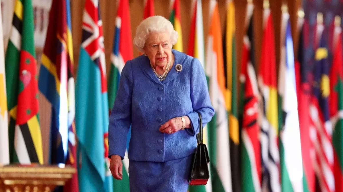 Mobbing und Einschüchterung: Elizabeth II fordert zusätzliche Ermittlungen gegen Meghan