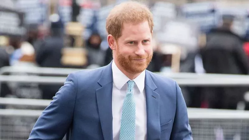 Prinz Harry wird Opfer eines Telefonstreichs und bringt die gesamten Royals in Verlegenheit