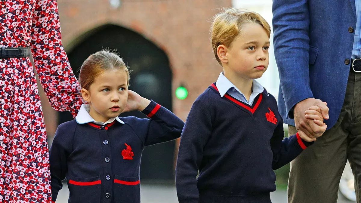 Prinzessin Charlotte und ihr Bruder George vor der Thomas's Battersea Schule