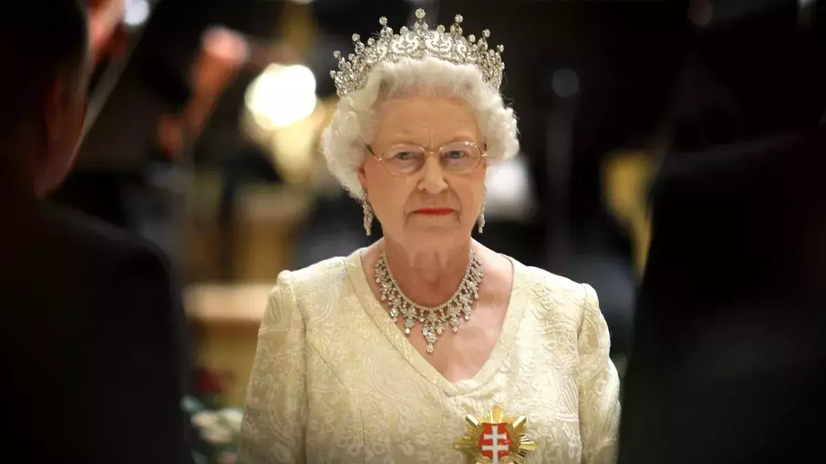 Queen in Gefahr? Einer ihrer Angestellten hat Covid-19