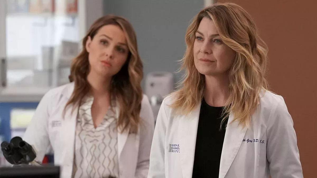 Camilla Luddington und Ellen Pompeo in der 14. Staffel von "Grey's Anatomy"