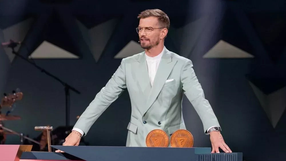 "Wer stiehlt mir die Show?": Joko Winterscheidt triumphiert in der ersten Folge
