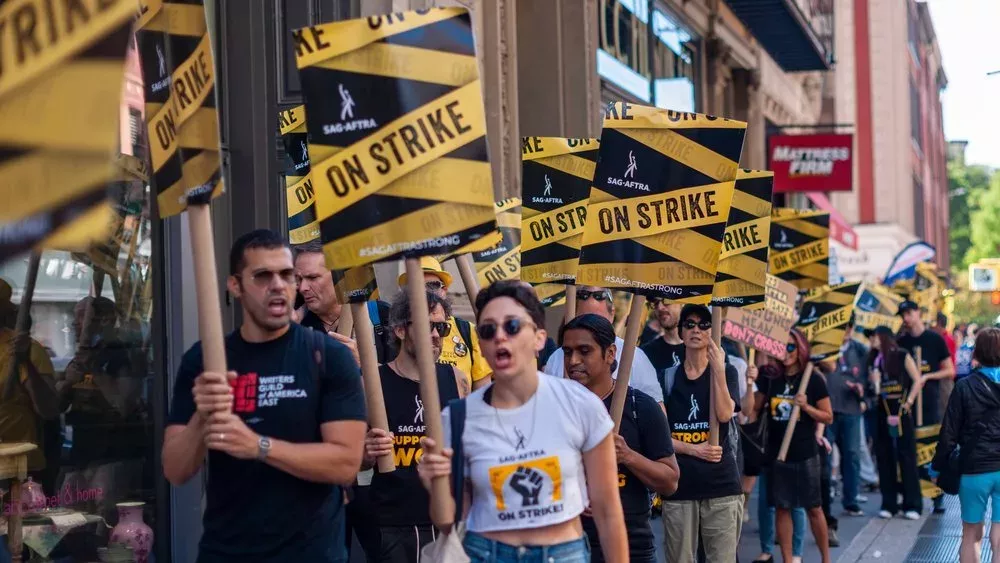 Neuer Deal: Hollywood-Drehbuchautoren beenden Streik nach fünf Monaten