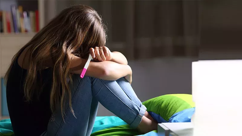 Trotz "Männerhormone": 17-jähriges Hartz-IV-Mädchen ungewollt schwanger