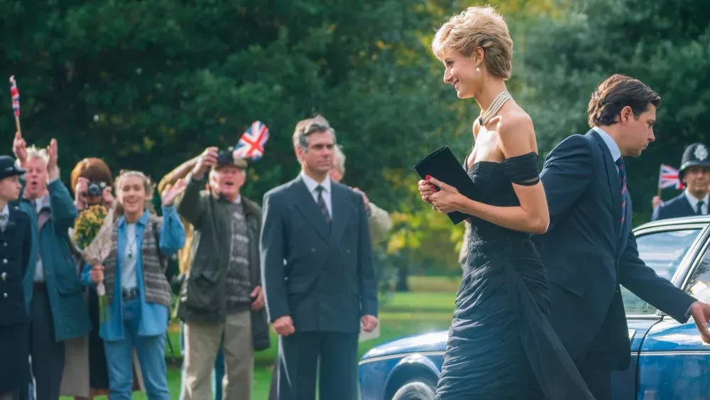 Dianas "Rachekleid" und mehr: Kostüme aus "The Crown" unterm Hammer