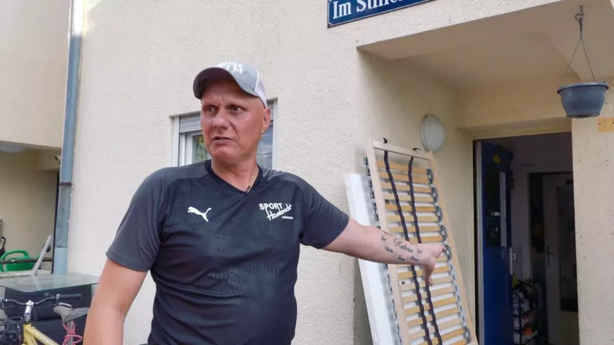 Elvis hat für Tochter Lina ein Bett geschenkt bekommen.