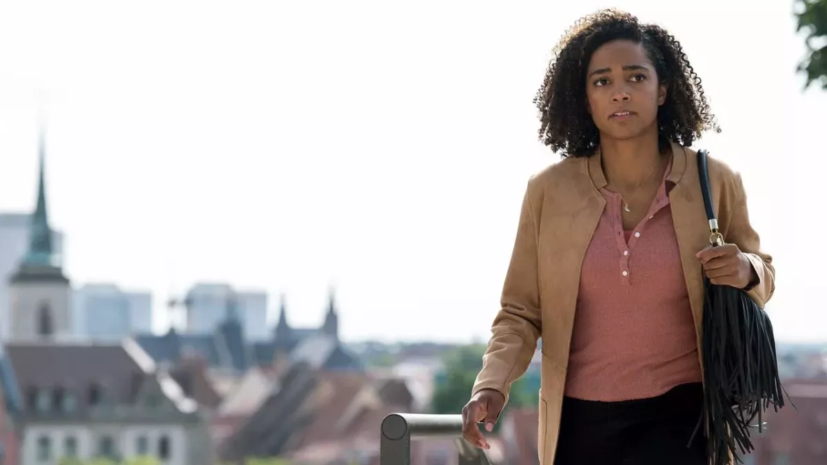 Emma (Elisa Agbaglah) ist aufgeregt. Ihr steht ein bedeutendes Treffen bevor.