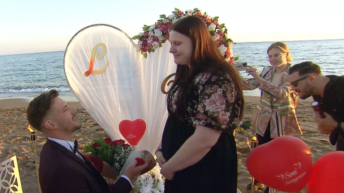 Tim hat Lavinia einen romantischen Antrag gemacht.