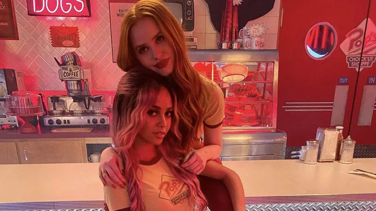 Vanessa am Set von "Riverdale"