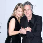 23 Jahre Ehe: Mark Ruffalo turtelt mit Ehefrau auf dem roten Teppich
