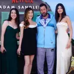 Besondere Begleitung: Adam Sandler überrascht auf dem roten Teppich