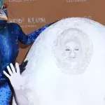 Von Heidi gezwungen? Tom Kaulitz erklärt Eier-Kostüm bei Halloween-Party