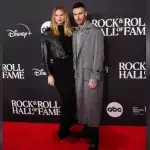 Adam Levine und Behati Prinsloo: So viel Liebe strahlen sie auf dem roten Teppich aus